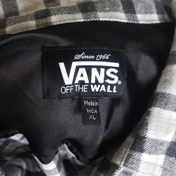 Vans 3/4 Black Gray Plaid Button up - Picture 5 of 6